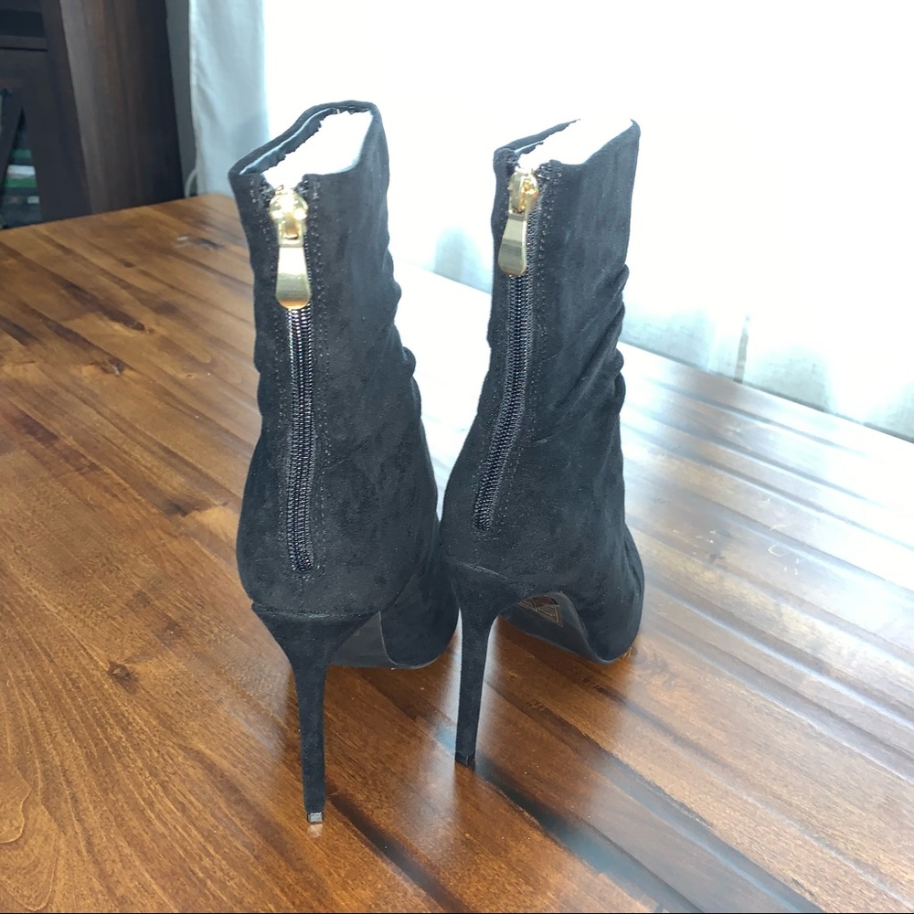 🌻🖤 Black Booties 🖤🌻 - Picture 3 of 4